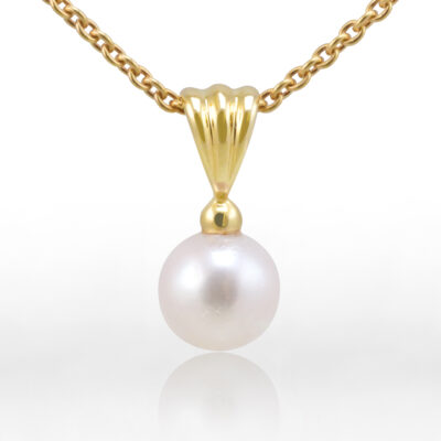 Akoya pearl pendant